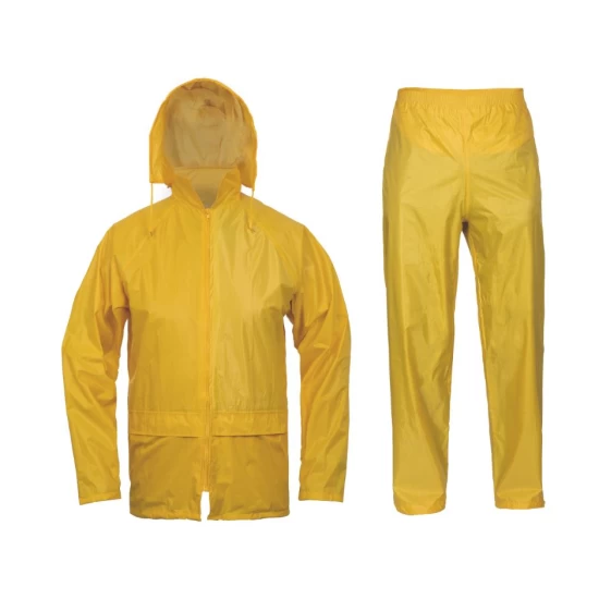 Costum de ploaie compus din pantaloni si jacheta, galben Costum de ploaie compus din pantaloni si jacheta, galben