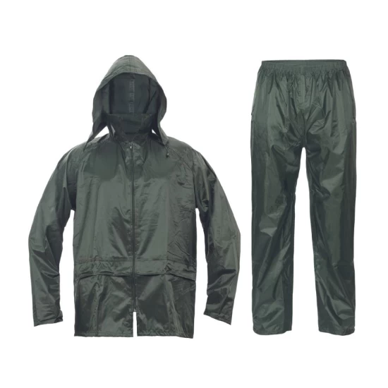 Costum de ploaie compus din pantaloni si jacheta, verde Costum de ploaie compus din pantaloni si jacheta, verde