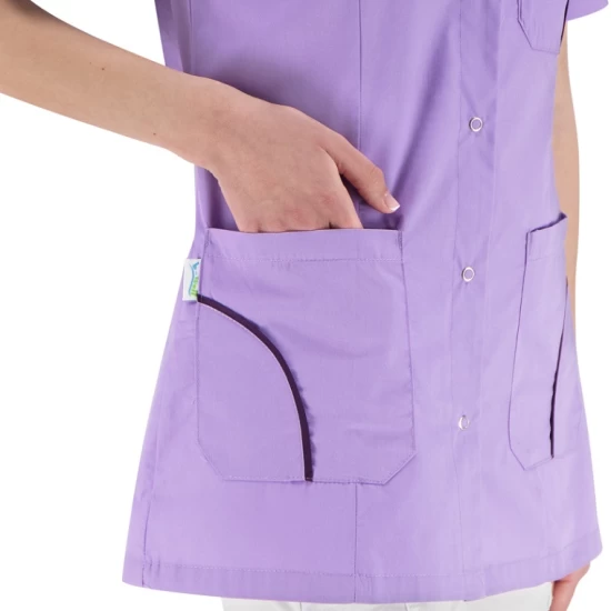 Halat scurt cu nasturi si buzunare, tercot 160g/m2, mov deschis Halat scurt cu nasturi si buzunare, tercot 160g/m2, mov deschis