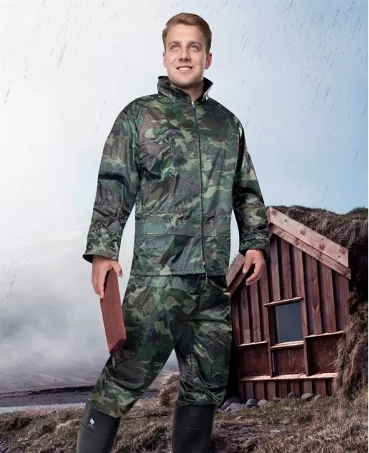 Costum impermeabil de ploaie Cleo din PVC si poliester de 0.18mm, verde camulflaj